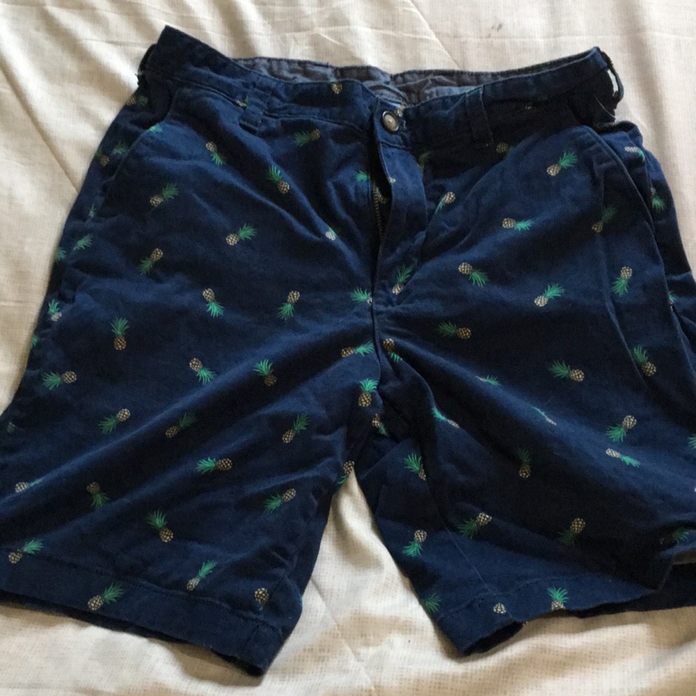Men’s shorts with pineapples